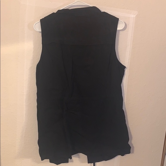 Black Sleeveless Light-Weight Utility Jacket - Picture 2 of 2